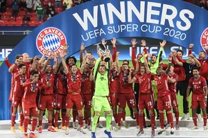 Bayern Munich đánh bại Sevilla trong hiệp phụ để nâng Siêu cúp châu Âu. Ảnh: Getty Images