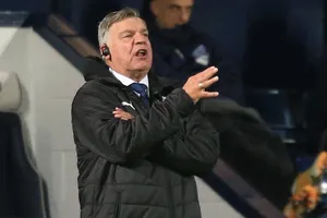 Sam Allardyce điền tên Arsenal vào danh sách những “trận cầu 6 điểm”. Ảnh: Getty Images 