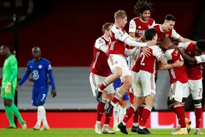 Niềm vui hiếm hoi và quý giá của các cầu thủ Arsenal. Ảnh: Getty Images 