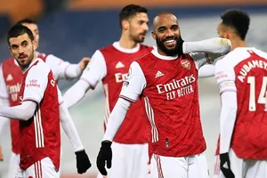 Alexandre Lacazette tỏa sáng giúp Arsenal tiếp đà hồi sinh. Ảnh: Getty Images 