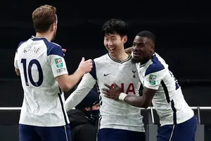 Tottenham dễ dàng ghi tên vào trận chung kết đầu tiên của mùa giải. Ảnh: Getty Images 