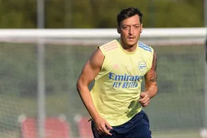 Arsenal rõ ràng muốn Mesut Oezil đi càng nhanh càng tốt. 