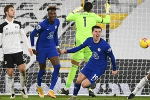 Mason Mount mừng với pha ghi bán quý giá cho Chelsea. Ảnh: Getty Images 