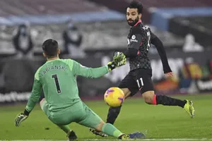 Mohamed Salah ghi cú đúp giúp Liverpool thăng hoa trở lại. Ảnh: Getty Images