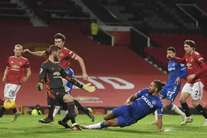 Khoảnh khắc đánh dấu màn sụp đổ của Man.United trong giây cuối trận. Ảnh: Getty Images