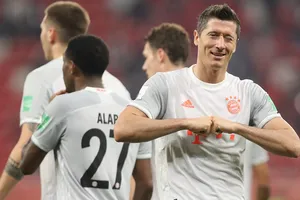 Với chỉ Robert Lewandowski tỏa sáng, Bayern vẫn quá mạnh. 