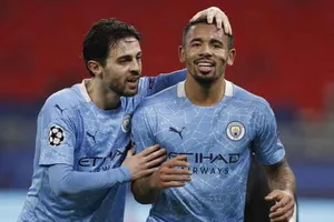 Bernardo Silva và Gabriel Jesus tỏa sáng giúp Man.City tạo lợi thế lớn. Ảnh: Getty Images