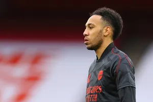 Aubameyang vẫn khởi động nhưng không tham gia trận derby bắc London. Ảnh: Getty Images 