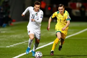 Tuyển Italy (trái) kết thúc loạt trận vòng loại trong thành công. Ảnh: Getty Images 