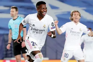Vinicius Jr tỏa sáng với cú đúp giúp Real Madrid tạo lợi thế lớn. Ảnh: Getty Images 