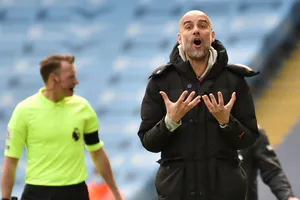 Phàn ứng không hài lòng của HLV Pep Guardiola trước thể hiện của cầu thủ trong trận thua Leeds United. Ảnh: Getty Images 