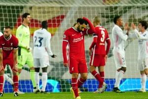 Mohamed Salah hoang phí cơ hội là hình ảnh tiêu biêu của Liverpool sa sút. Ảnh: Getty Images 