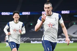 Gareth Bale ăn mừng khi hoàn tất hat-trick. Ảnh: Getty Images 