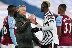 HLV Ole Gunnar Solskjaer hài lòng khi vừa ngăn Man.City vô địch sớm vừa đảm bảo tốp 4. Ảnh: Getty Images