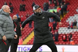 HLV Jurgen Klopp đầy phấn khích khi giành quyền dự Champions League. Ảnh: Getty Images