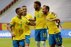 Neymar và đồng đội đã có chiến thắng dễ dàng trong ngày khai mạc.