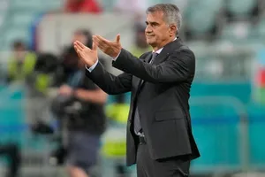 HLV Senol Gunes đổ lỗi có quá nhiều yếu tố đã gây nên kỳ giải thảm hại.