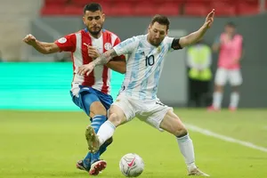 Lionel Messi cân bằng kỷ lục 147 lần khoác áo đội tuyển quốc gia.