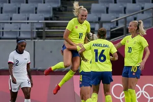 Tuyển nữ Thụy Điển giành chiến thắng 3-0 đầy thuyết phục trước ứng viên số 1 Mỹ.