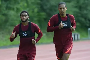 Virgil van Dijk hoặc Joe Gomez hiện chỉ tập trung tích lũy thể lực.