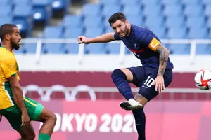 Andre-Pierre Gignac đã tỏa sáng giúp Pháp giữ hy vọng vào tứ kết.
