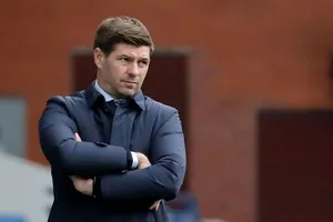 HLV Steven Gerrard không thể đưa Rangers đến vòng bảng Champions League.