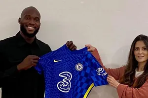 Romelu Lukaku một lần nữa đặt bút ký hợp đồng với Chelsea sau 10 năm.
