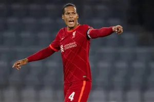 Virgil van Dijk là vị trí không thể thiếu trong kế hoạch của Liverpool.