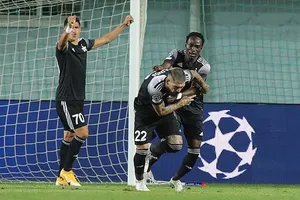 Sheriff Tiraspol mừng chiến thắng đưa họ gần đến chiến tích lịch sử.