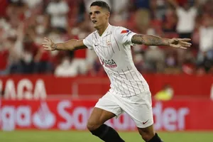 Erik Lamela có khởi đầu như mơ trong màu áo mới. 