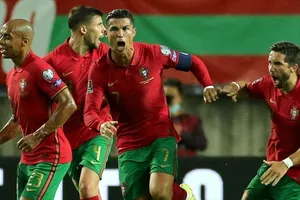 Cristiano Ronaldo trở thành cầu thủ nam ghi bàn hàng đầu mọi thời đại cho đội tuyển.