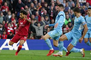 Mohamed Salah với khoảnh khắc ghi bàn thắng tuyệt vời vào lưới Man.City. 