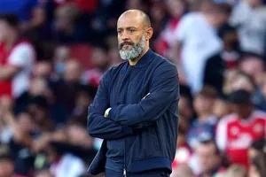 HLV Nuno Espirito Santo đau đầu tìm giải pháp cho Tottenham.