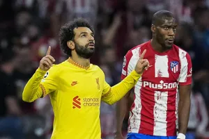 Mohamed Salah tiếp tục phong độ ghi bàn siêu đẳng để giúp Liverpool thắng kịch tính.