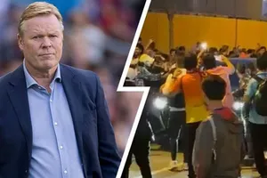 HLV Ronald Koeman bị bao vây khi rời sân Canp Nou.