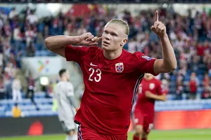 Erling Haaland chấn thương khi tuyển Na Uy đang mong chờ anh nhất.