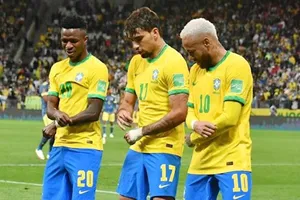 Cầu thủ Brazil ăn mừng bàn thắng chính thức đưa họ đến Qatar.
