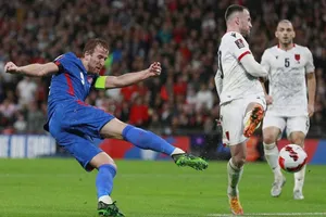 Harry Kane ghi một hat-trick hoàn hảo.