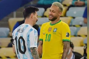 Neymar lỡ hẹn đối đầu Lionel Messi vào sáng thứ tư. 