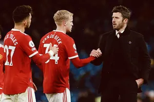 HLV Michael Carrick không chắc sẽ tiếp tục cầm quân đối đầu Arsenal vào thứ năm.
