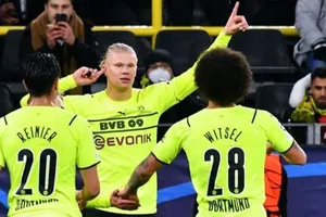 Erling Haaland trở lại khi mọi thứ đã quá muộn với Borussia Dortmund.