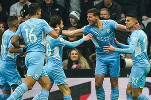 Pep Guardiola tạo nên Man.City thành cỗ máy ghi bàn và chiến thắng. Ảnh: Getty Images