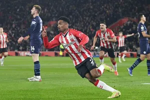 Kyle Walker-Peters mở tỷ số cho Southampton. Ảnh: Getty Images