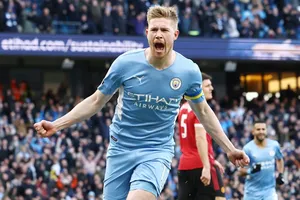 Kevin De Bruyne ăn mừng phấn khích sau khi ghi bàn. Ảnh: Getty Images