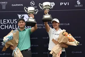 Hai golf thủ vô địch giải chuyên nghiệp VGA năm nay tại Ninh Bình. Ảnh: VGA