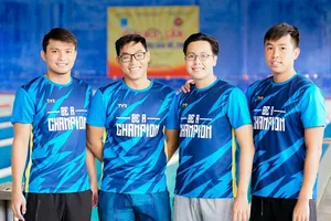 Tổ tiếp sức nam của đội TPHCM đã giành 2 tấm HCV giải năm nay. Ảnh: HCM.finswimming.