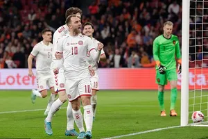 Christian Eriksen ghi bàn chỉ 2 phút trong lần đầu tiên ra sân cùng tuyển Đan Mạch kể từ tháng 6. 