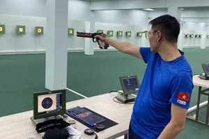 Xạ thủ đội tuyển quốc gia tập luyện tại Trung tâm HLTTQG Hà Nội. Ảnh: MINH CHIẾN