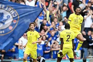 Ruben Loftus-Cheek mừng bàn thắng đầu tiên sau gần 3 năm cho Chelsea. Ảnh: Getty Images