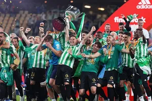 Real Betis hạnh phúc khi giải cơn khát danh hiệu sau 17 năm.